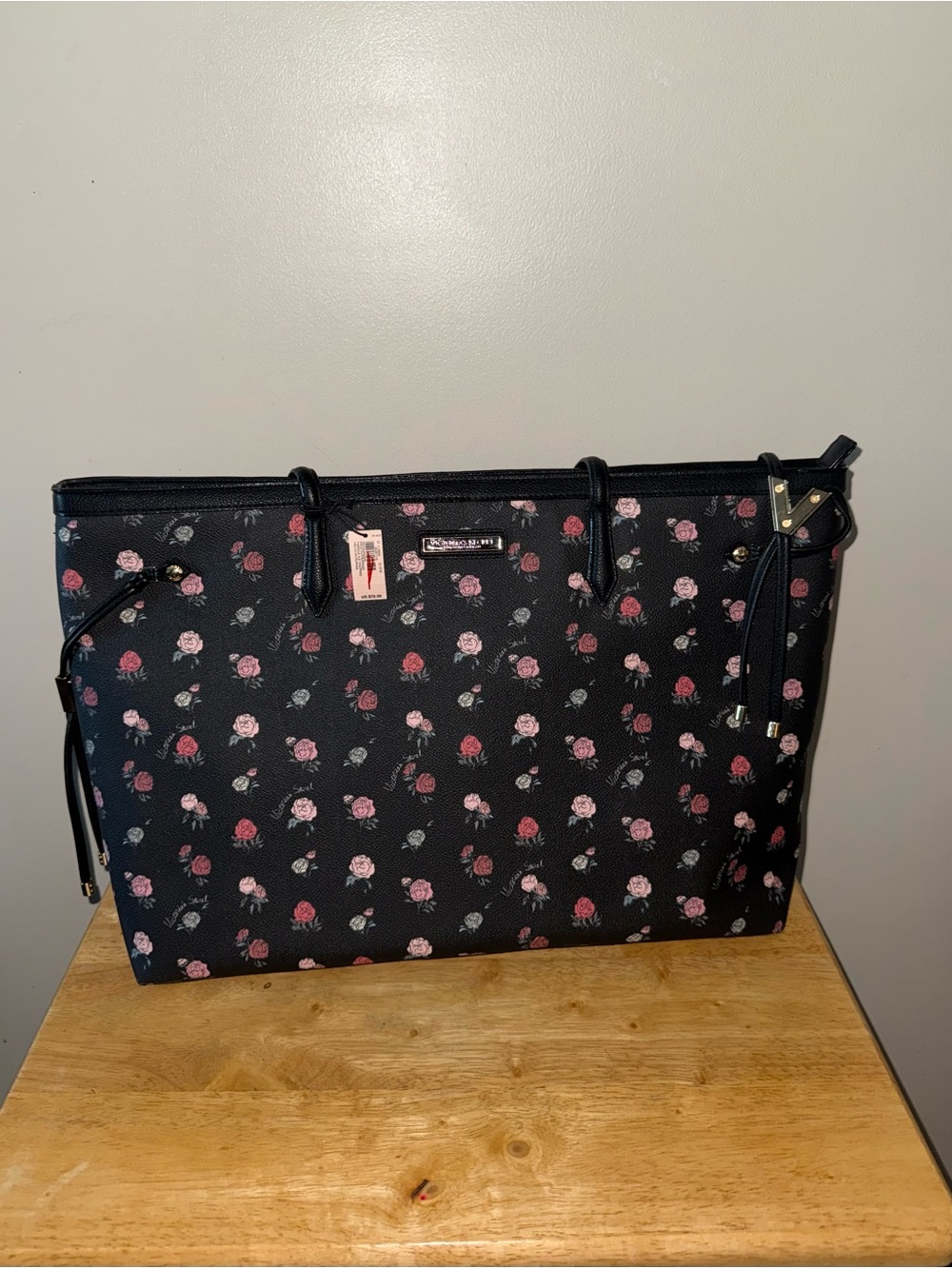Black floral print tote bag with adjustable straps #floral #totebag